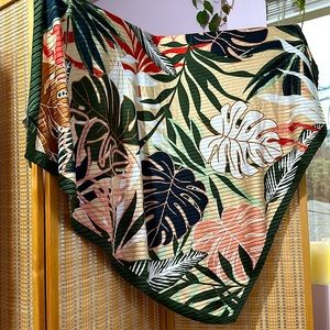 NWT CHICO’S Gorgeous Scarf 🌿